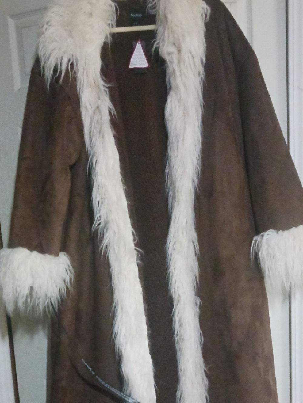 Boohoo Brown Faux-Suede Long Trench with Cream Faux-Fur Trim - Picture 5 of 7